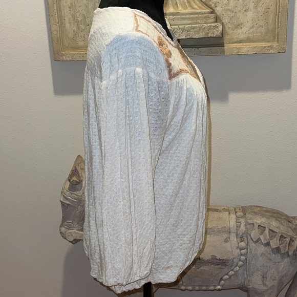 Free People Boho ivory smocked aplique top Sz L - Picture 5 of 8